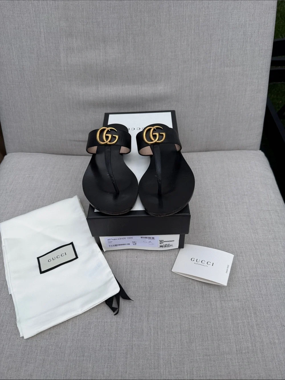 Gucci Black Leather Thong Sandals with Gold Double G - Picture 1 of 4